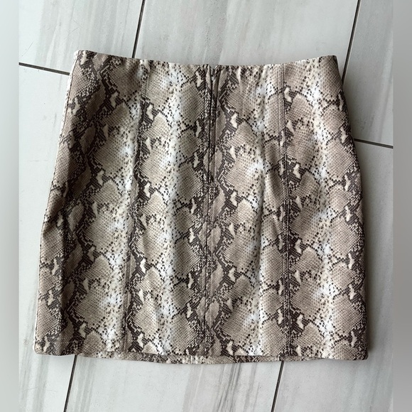 Wild Honey Mini Skirt Gray & Ivory Vegan Snakeskin Leather | Size Large - Picture 4 of 13